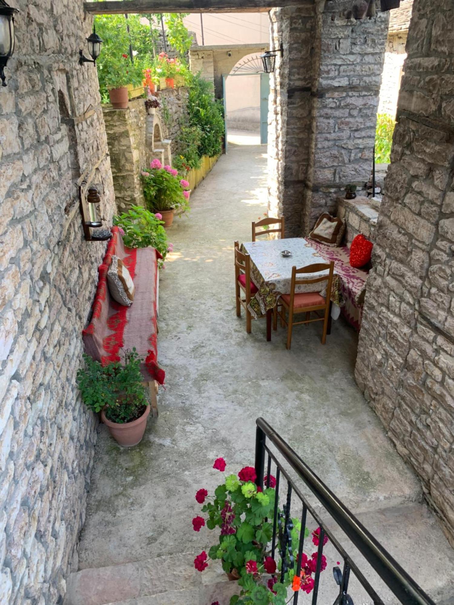 Kubeja Guest House Gjirokaster Exterior photo