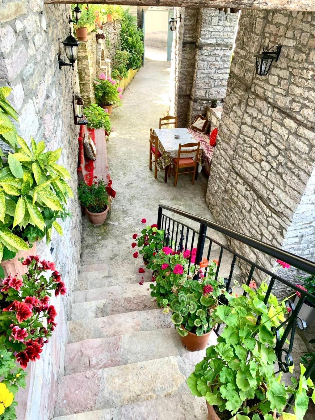 Kubeja Guest House Gjirokaster Exterior photo